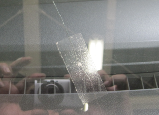 ダイハツ・タント(L375S)の飛び石によるフロントガラス交換事例